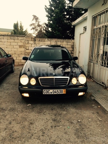 Mercedes E 220 2000, 278,000 km - 2.2 л - Bakı