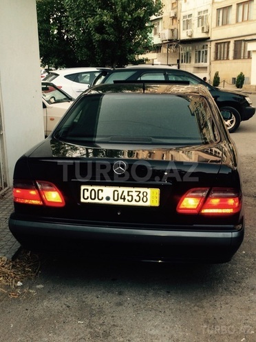 Mercedes E 220 2000, 278,000 km - 2.2 л - Bakı