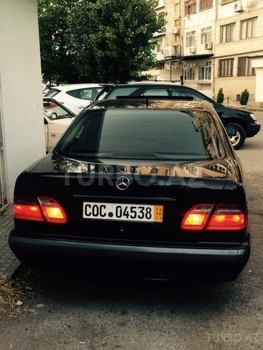 Mercedes E 220 2000, 278,000 km - 2.2 л - Bakı