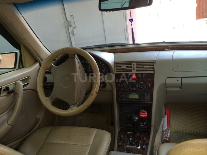 Mercedes C 230 1999, 173,000 km - 2.3 l - Bakı