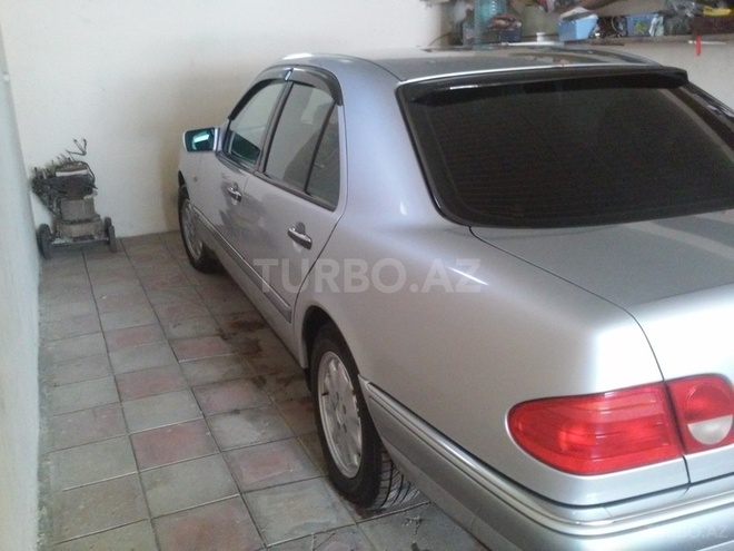 Mercedes E 230 1997, 180,000 km - 2.3 л - Bakı