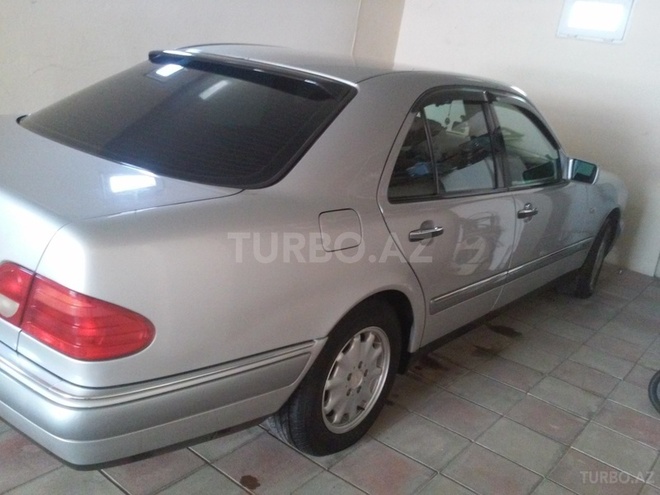 Mercedes E 230 1997, 180,000 km - 2.3 л - Bakı