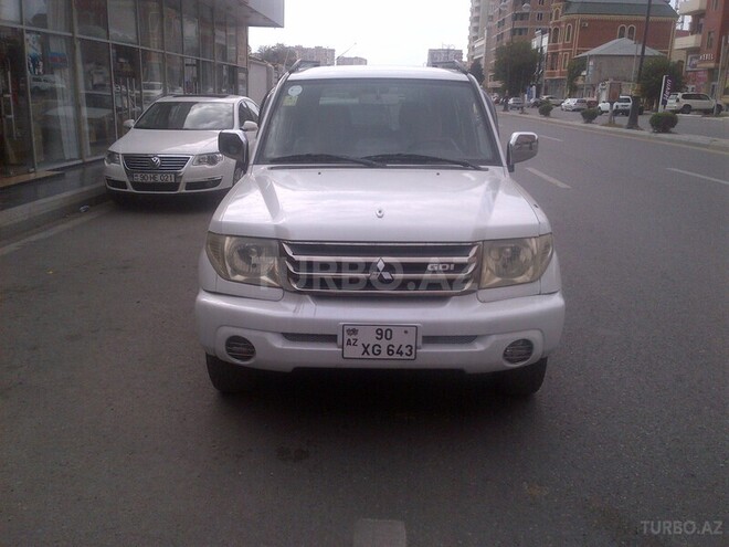 Mitsubishi Pajero io 2001, 176,000 km - 2.0 l - Bakı