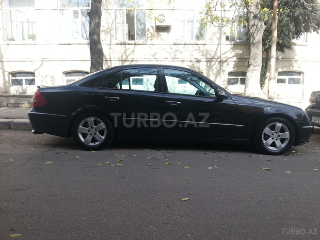 Mercedes E 320 2002, 131,000 km - 3.2 l - Bakı