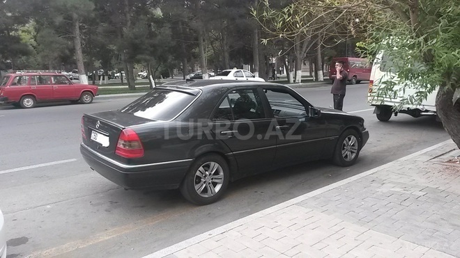 Mercedes C 220 1995, 275,320 km - 2.2 л - Bakı