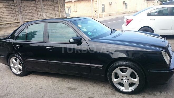 Mercedes E 320 2001, 256,750 km - 3.2 l - Bakı