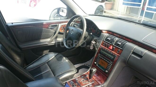Mercedes E 320 2001, 256,750 km - 3.2 l - Bakı