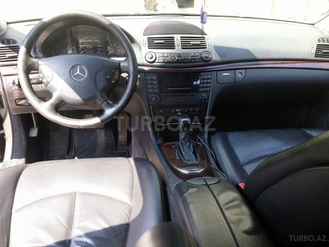 Mercedes E 240 2003, 166,000 km - 2.6 l - Bakı