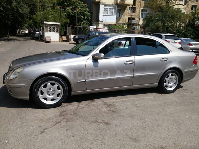 Mercedes E 240 2003, 166,000 km - 2.6 l - Bakı