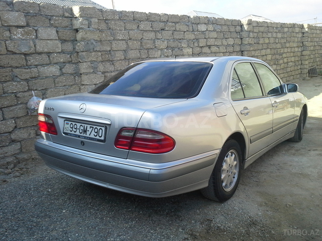 Mercedes E 220 2000, 245,000 km - 2.2 л - Bakı