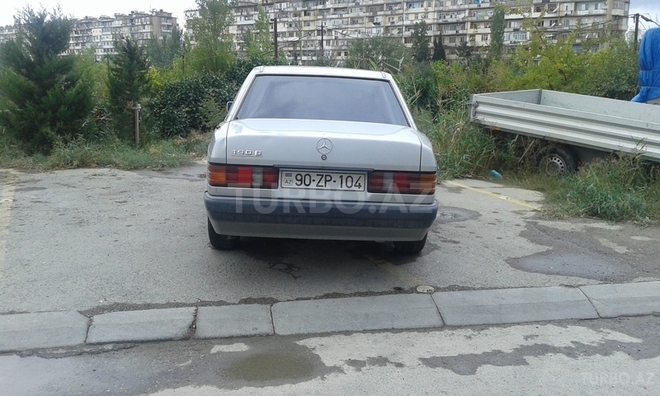 Mercedes E 200 1992, 300,000 km - 2.0 l - Bakı