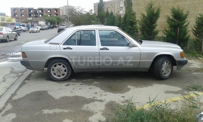 Mercedes E 200 1992, 300,000 km - 2.0 l - Bakı