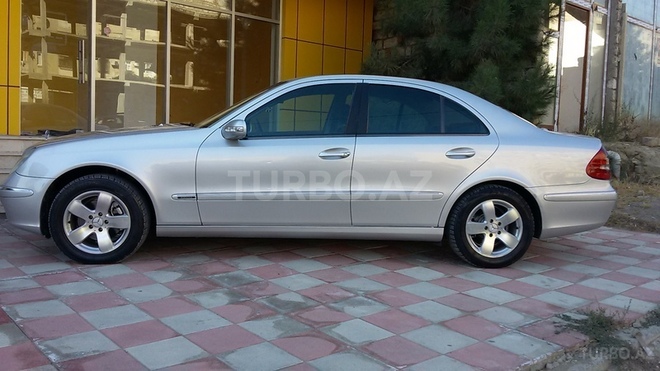 Mercedes E 220 2003, 210,000 km - 2.2 l - Bakı