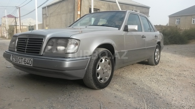 Mercedes E 200 1995, 300,000 km - 2.0 l - Bakı