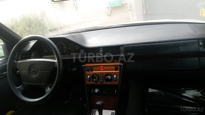 Mercedes E 200 1995, 300,000 km - 2.0 l - Bakı