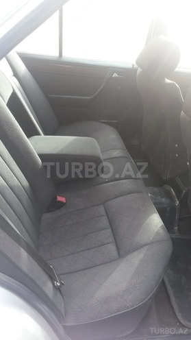 Mercedes E 200 1995, 300,000 km - 2.0 l - Bakı