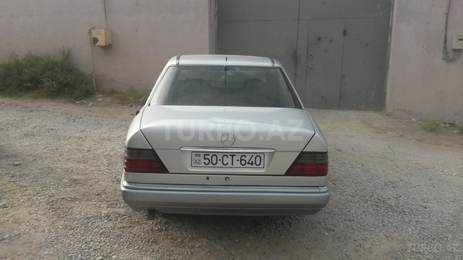 Mercedes E 200 1995, 300,000 km - 2.0 l - Bakı