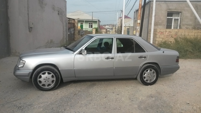 Mercedes E 200 1995, 300,000 km - 2.0 l - Bakı
