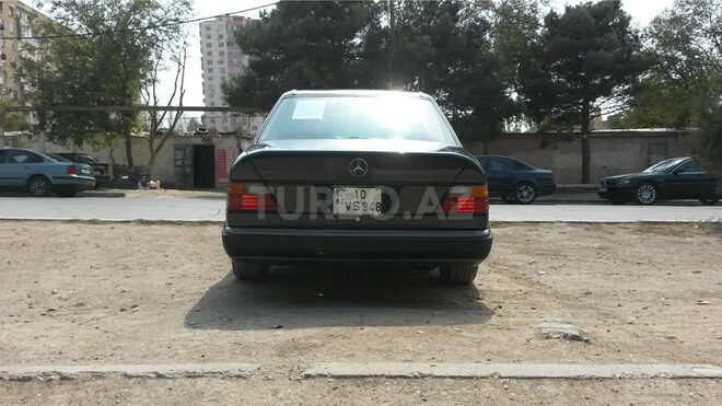 Mercedes E 230 1992, 315,000 km - 2.3 л - Bakı
