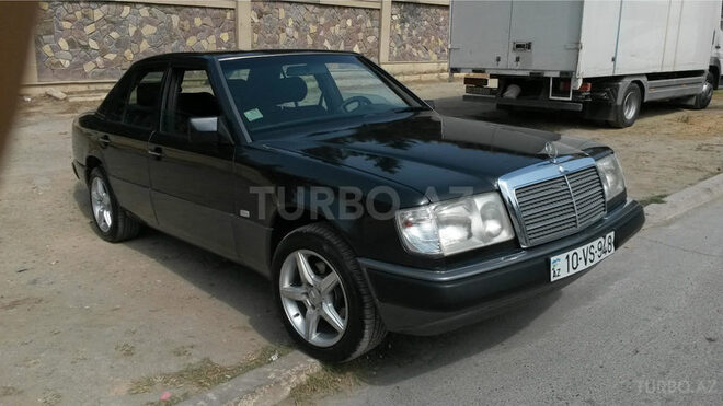 Mercedes E 230 1992, 315,000 km - 2.3 л - Bakı