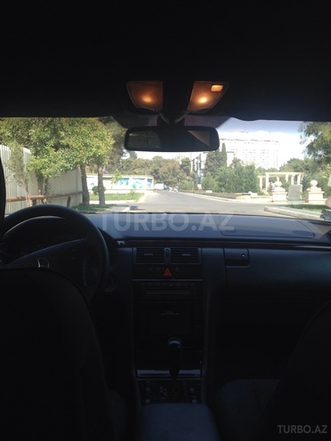 Mercedes E 270 2001, 187,000 km - 2.7 l - Bakı
