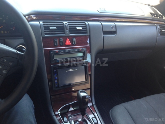 Mercedes E 270 2001, 187,000 km - 2.7 l - Bakı
