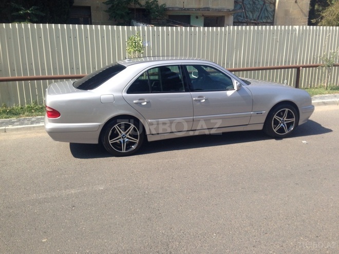 Mercedes E 270 2001, 187,000 km - 2.7 l - Bakı