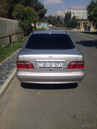 Mercedes E 270 2001, 187,000 km - 2.7 l - Bakı