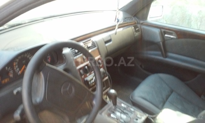 Mercedes E 200 1996, 321,570 km - 2.0 l - Bakı