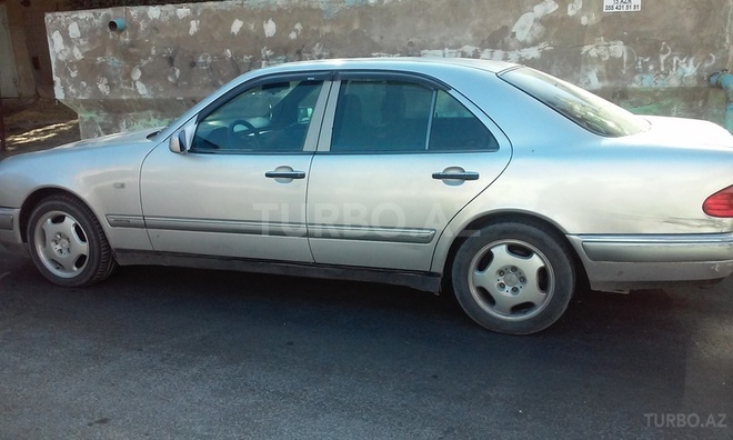 Mercedes E 200 1996, 321,570 km - 2.0 l - Bakı