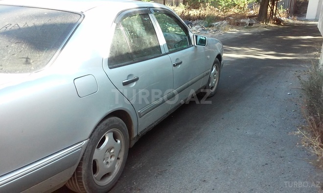 Mercedes E 200 1996, 321,570 km - 2.0 l - Bakı