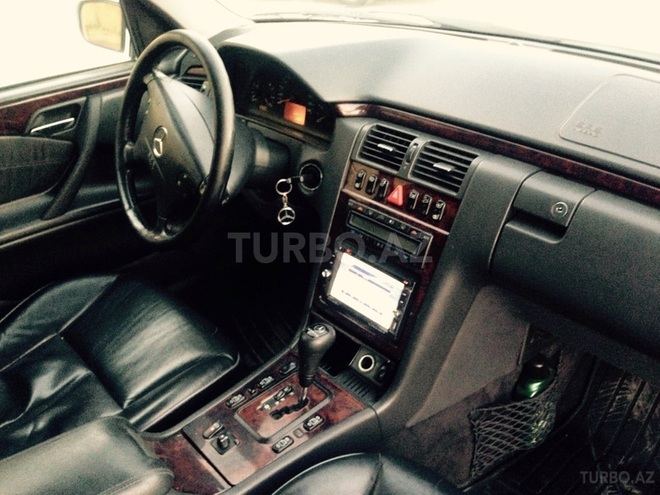 Mercedes E 220 2000, 310,000 km - 2.2 л - Bakı