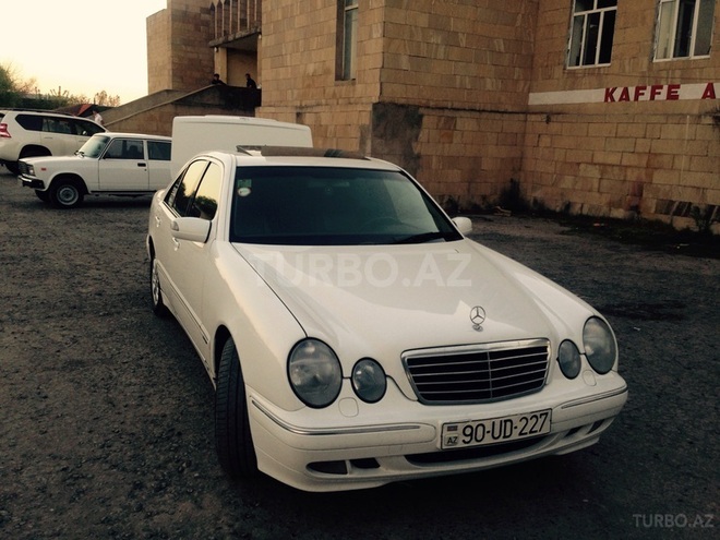 Mercedes E 220 2000, 310,000 km - 2.2 л - Bakı