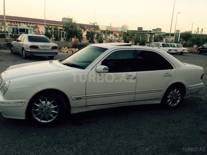 Mercedes E 220 2000, 310,000 km - 2.2 л - Bakı