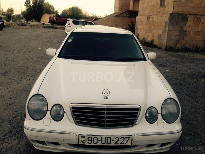 Mercedes E 220 2000, 310,000 km - 2.2 л - Bakı