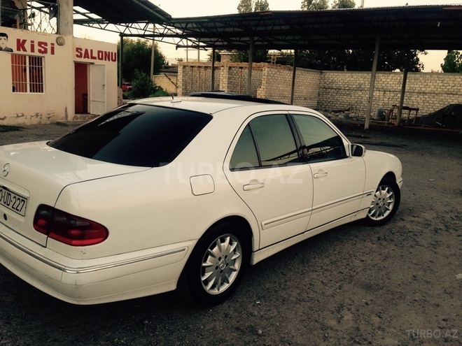 Mercedes E 220 2000, 310,000 km - 2.2 л - Bakı