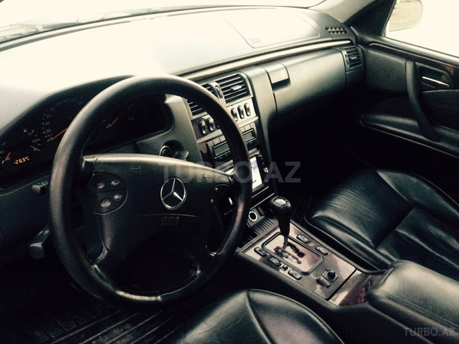 Mercedes E 220 2000, 310,000 km - 2.2 л - Bakı