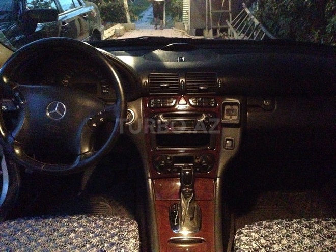 Mercedes C 220 2000, 235,000 km - 2.2 l - Bakı