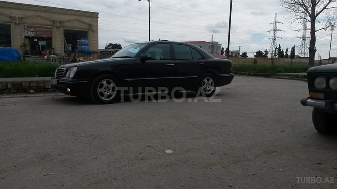 Mercedes E 220 2000, 279,000 km - 2.2 l - Bakı