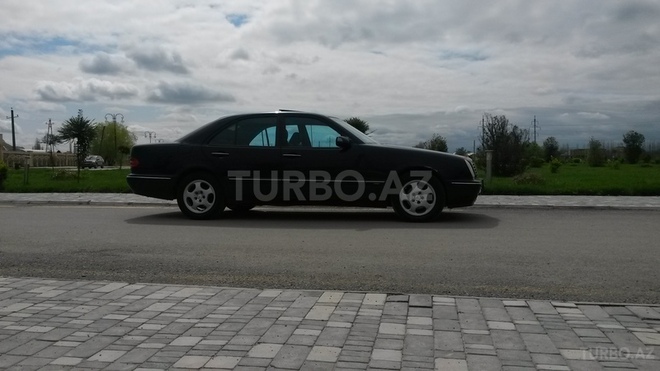 Mercedes E 220 2000, 279,000 km - 2.2 l - Bakı
