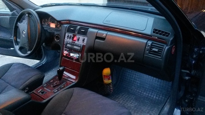 Mercedes E 220 2000, 279,000 km - 2.2 l - Bakı