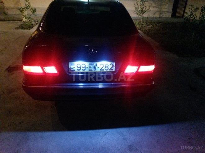 Mercedes E 220 2000, 279,000 km - 2.2 l - Bakı