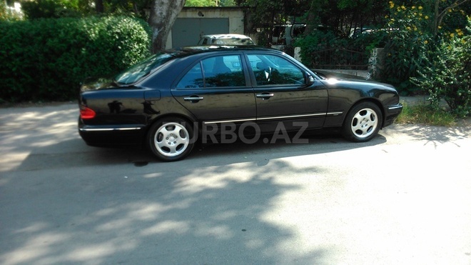 Mercedes E 200 2001, 265,000 km - 2.0 l - Bakı