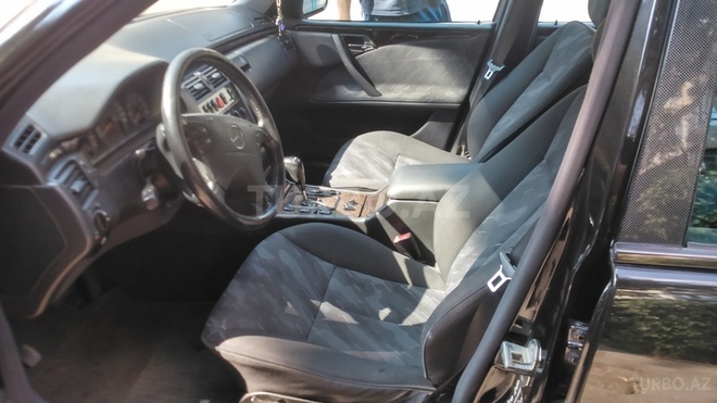 Mercedes E 200 2001, 265,000 km - 2.0 l - Bakı