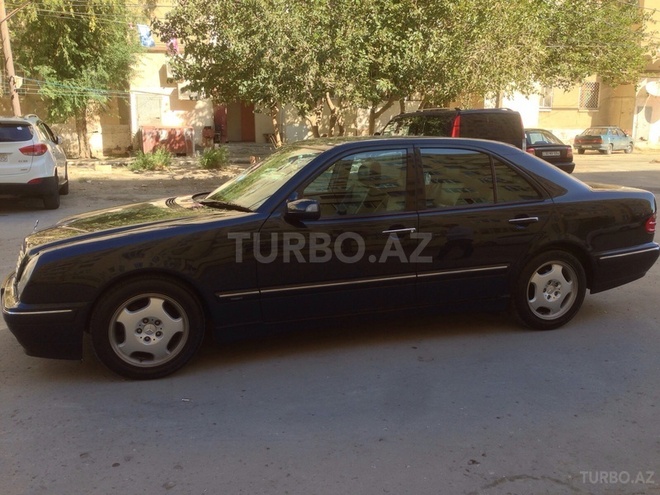 Mercedes E 240 2000, 232,000 km - 2.6 l - Bakı