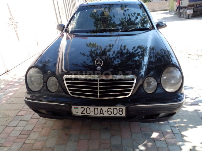 Mercedes E 220 2001, 212,000 km - 2.2 l - Bakı