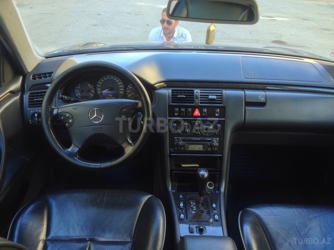 Mercedes E 240 2000, 232,000 km - 2.6 l - Bakı