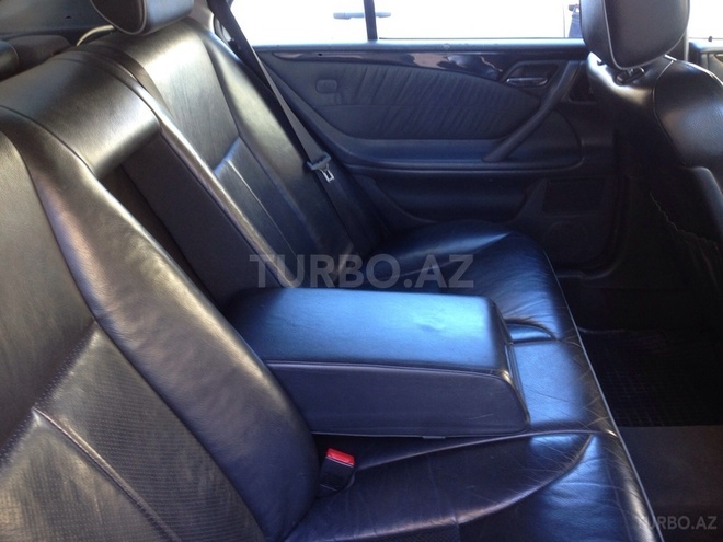 Mercedes E 240 2000, 232,000 km - 2.6 l - Bakı