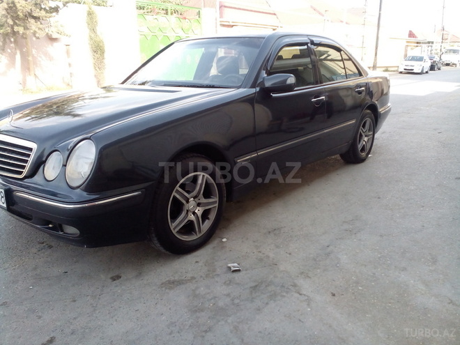 Mercedes E 220 2001, 212,000 km - 2.2 l - Bakı