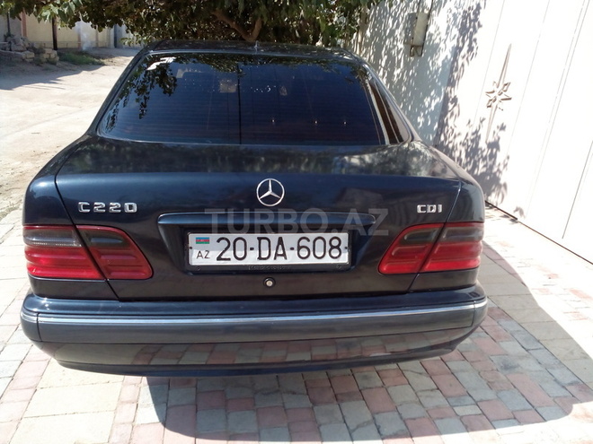 Mercedes E 220 2001, 212,000 km - 2.2 l - Bakı